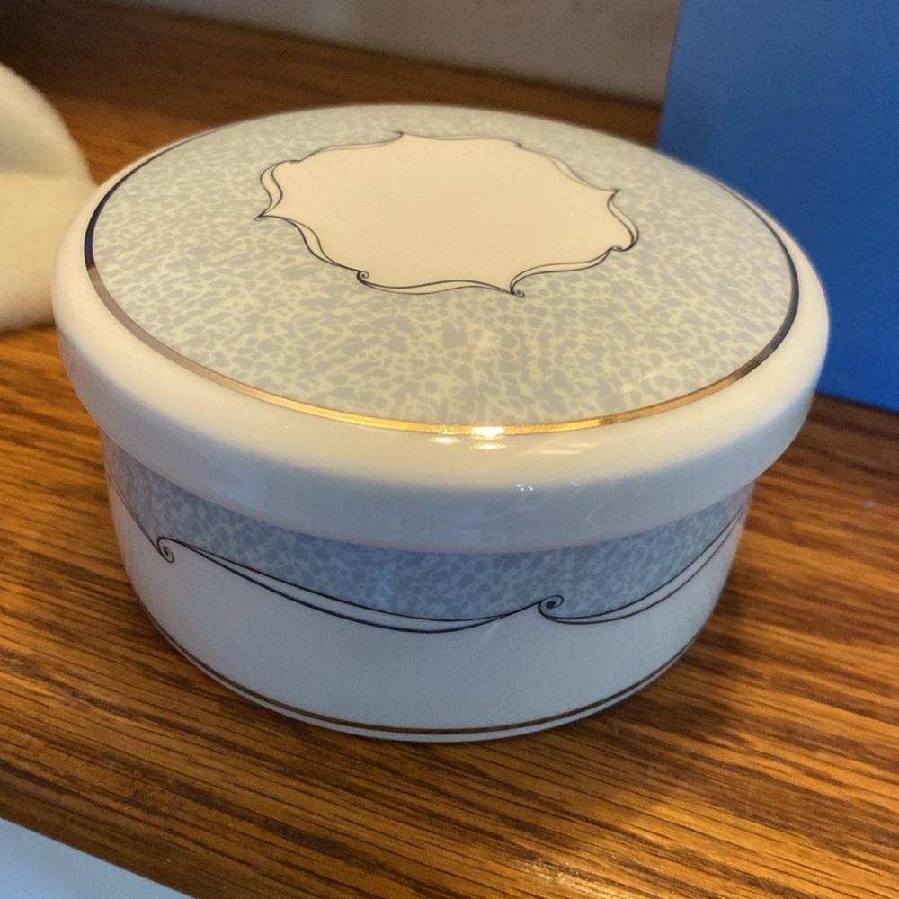 Vintage Wedgwood Venice Bone China Trinket Jewelry Box - Picture 6 of 9